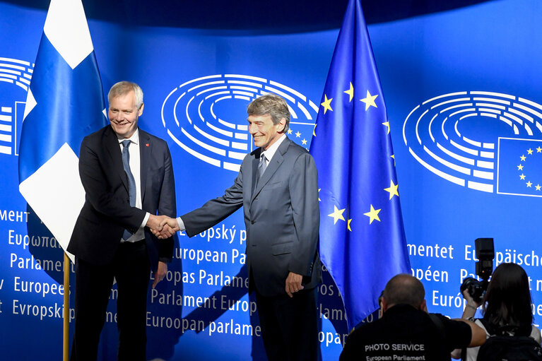 Fotogrāfija 1: David SASSOLI, EP President meets with Antti RINNE, Finnish Prime Minister - Official welcome