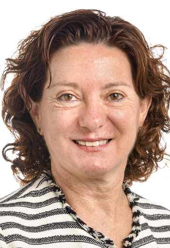 Estrella DURA-FERRANDIS official portrait - 9th Parliamentary term