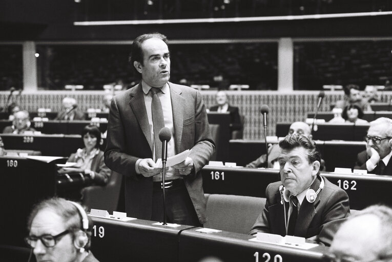 Fotografi 2: MEP Georges MARCHAIS during a session in Strasbourg in March 1980.