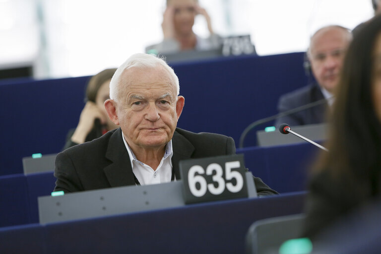 Photo 5: Leszek MILLER at the EP in Strasbourg