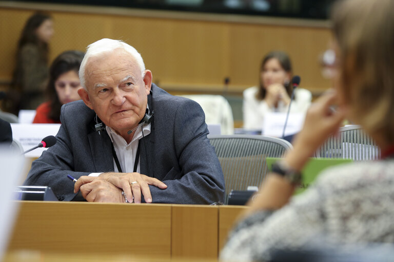 Photo 19: Leszek MILLER in the EP in Brussels