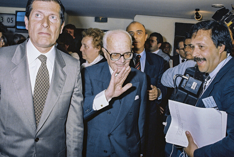 Nuotrauka 4: Visit of Italian President Sandro PERTINI at the European Parliament in Strasbourg in June 1985.