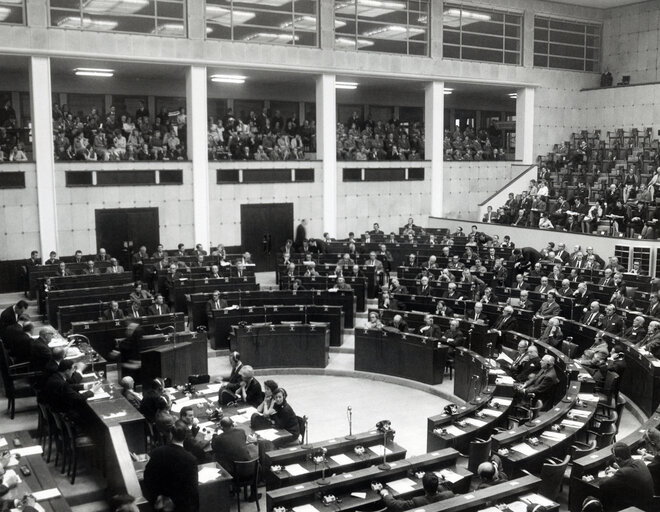 Foto 1: Members of the Parliament attend a plenary session in the hemicycle of the European Parliament in Strasbourg, France, in 1966