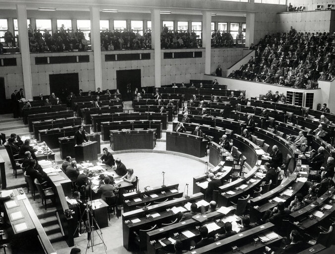 Fotogrāfija 2: Alain POHER speaks during a plenary session in the hemicycle of the European Parliament in Strasbourg, France, in 1967