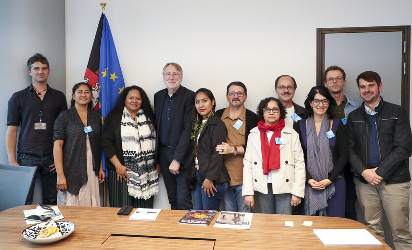 Снимка 1: Bernd LANGE, INTA Committee Chair, meets with representatives of Brazilian NGOs