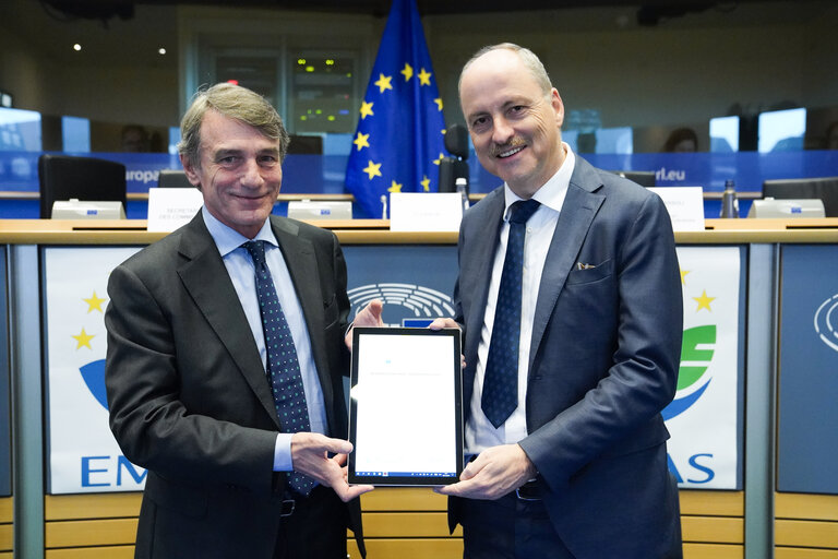 Valokuva 1: EMAS signature - New Environmental Policy of the European Parliament.