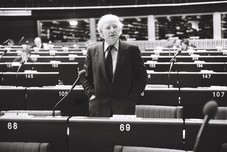 Fotografi 5: The MEP Thomas Joseph MAHER during a session in Strasbourg in March 1980.