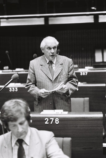 Fotografija 2: The MEP Erwin LANGE during a session in Strasbourg on March 1980.