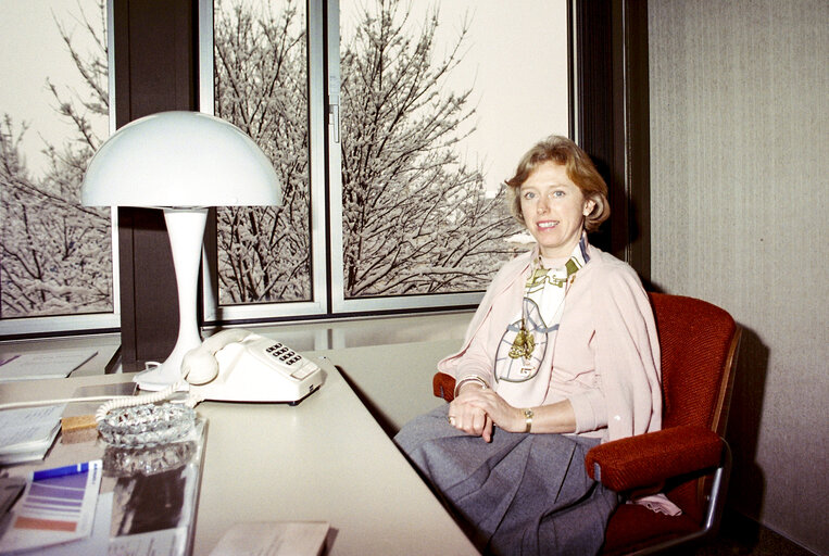 Portrait of Gloria D. HOOPER in her office at the EP in Strasbourg.