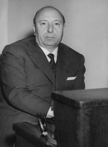 Fotografia 1: The MEP Hans-Joachin SEELER during a session in Strasbourg in June 1959.