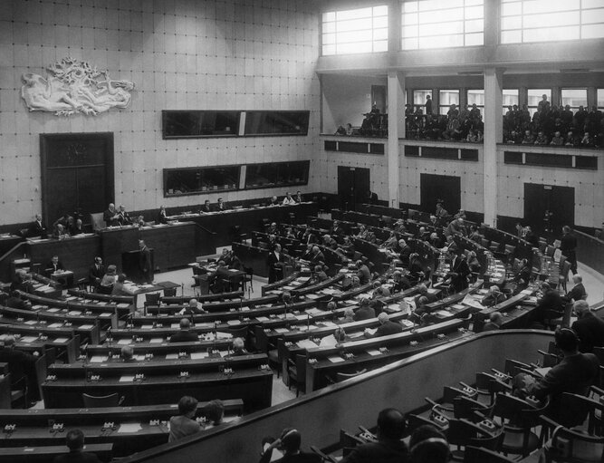 Photo 1 : Hemicycle during a plenary session in 1960