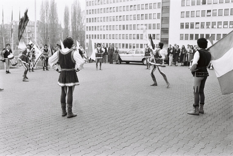 Valokuva 1: Demonstration of faenza flag launchers