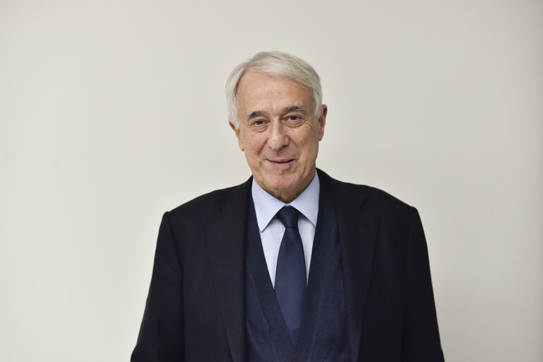 Nuotrauka 13: Giuliano PISAPIA in the EP in Brussels