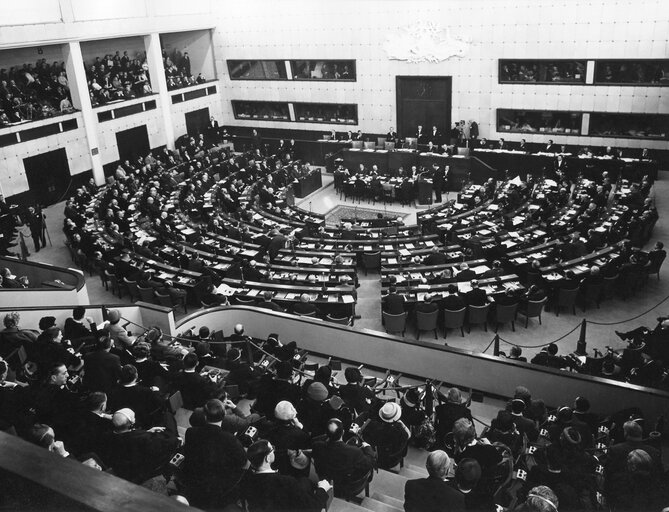 Zdjęcie 2: Hemicycle during a plenary session in 1958