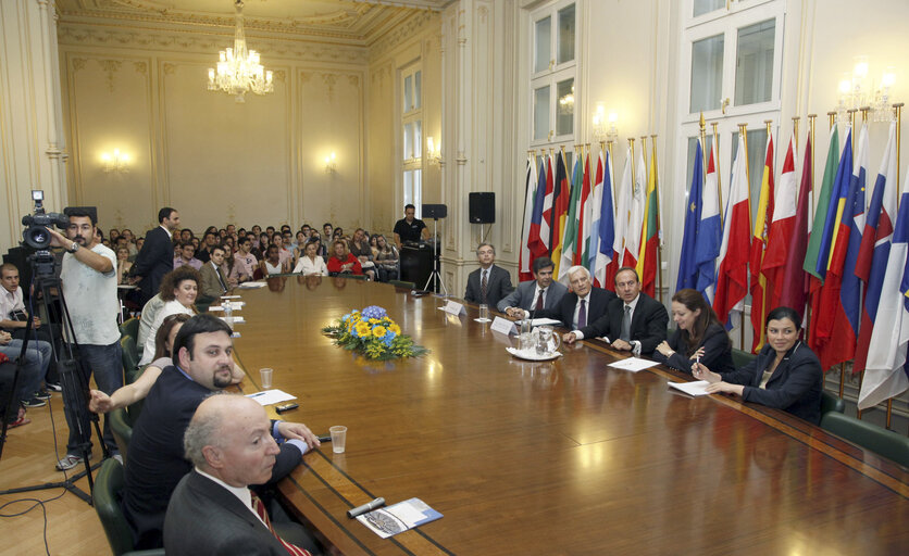 Photo 13 : Jerzy BUZEK pays an official visit to Greece