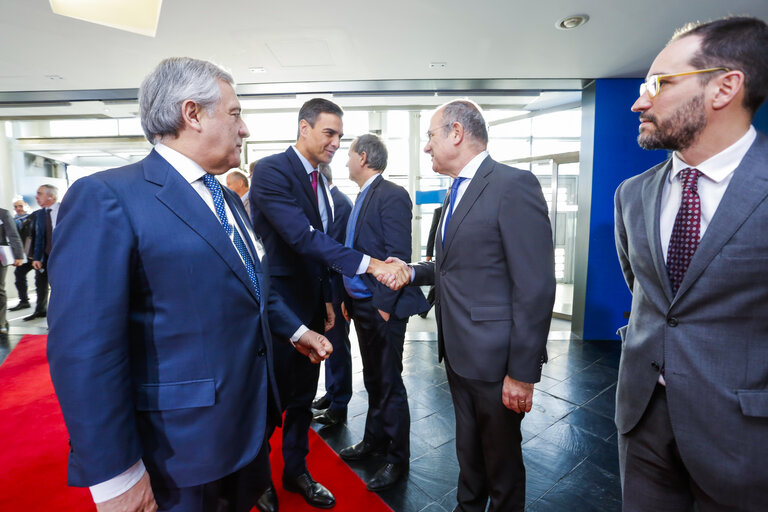 Foto 4: Antonio TAJANI, EP President meets with  Pedro SÁNCHEZ PÉREZ-CASTEJÓN, Spanish Prime Minister- Arrival