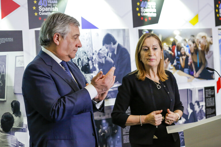 Fotografia 12: Opening of the exhibition  ' 40 Years of Spanish Constitution ' with Spanish Prime Minister