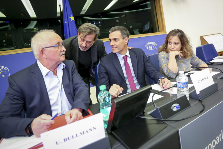 Photo 13: Pedro SÁNCHEZ PÉREZ-CASTEJÓN, Spanish Prime Minister meets with S&D MEPs