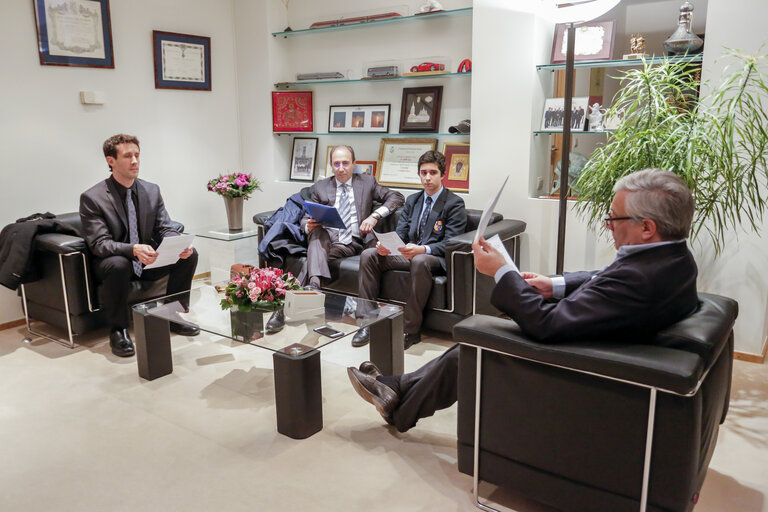 Fotografie 1: Antonio TAJANI - EP President meets with students from Cambridge