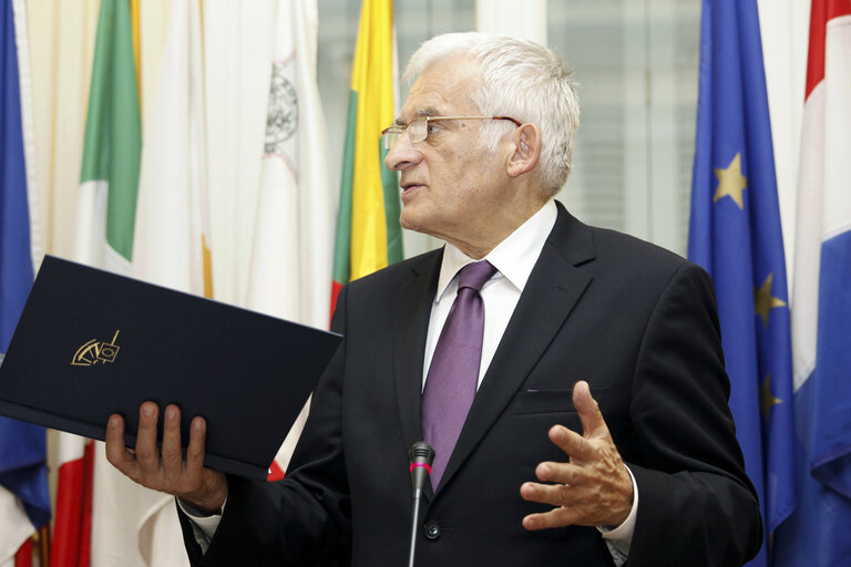 Photo 14 : Jerzy BUZEK pays an official visit to Greece