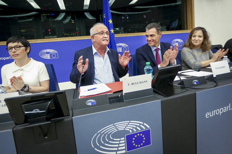 Photo 12: Pedro SÁNCHEZ PÉREZ-CASTEJÓN, Spanish Prime Minister meets with S&D MEPs