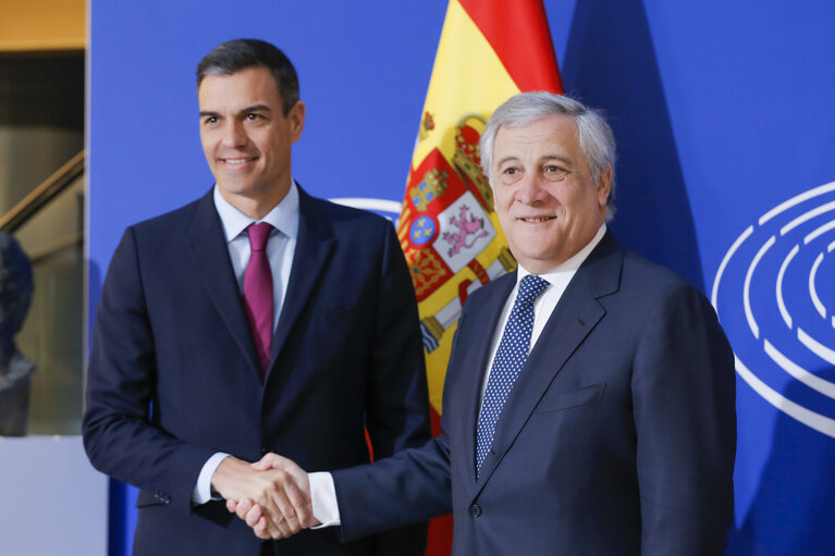 Foto 13: Antonio TAJANI, EP President meets with  Pedro SÁNCHEZ PÉREZ-CASTEJÓN, Spanish Prime Minister- Arrival
