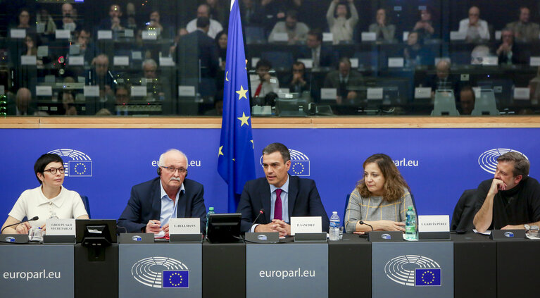 Photo 6: Pedro SÁNCHEZ PÉREZ-CASTEJÓN, Spanish Prime Minister meets with S&D MEPs
