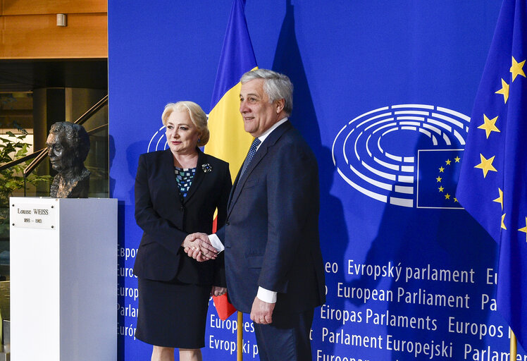 Billede 4: Antonio TAJANI, EP President meets with Viorica DĂNCILĂ, Prime Minister of Romania: Official welcome