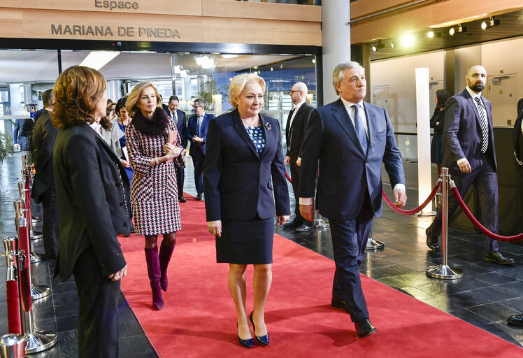 Billede 2: Antonio TAJANI, EP President meets with Viorica DĂNCILĂ, Prime Minister of Romania: Official welcome