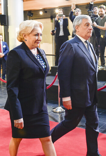 Billede 3: Antonio TAJANI, EP President meets with Viorica DĂNCILĂ, Prime Minister of Romania: Official welcome