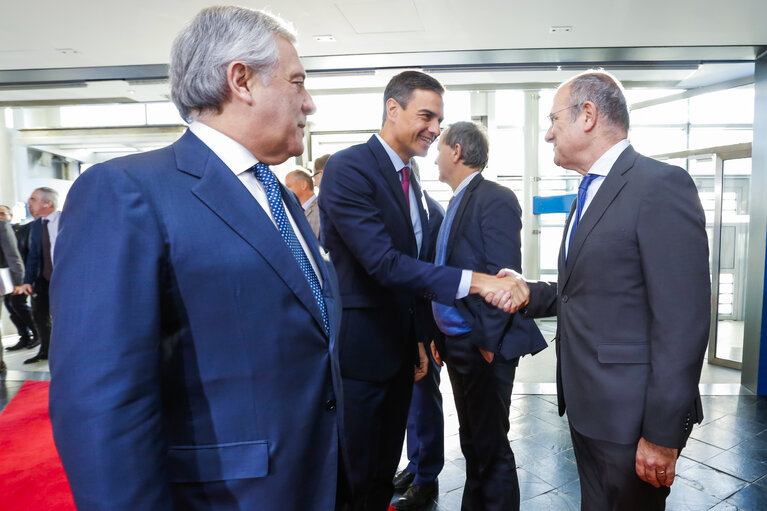 Foto 3: Antonio TAJANI, EP President meets with  Pedro SÁNCHEZ PÉREZ-CASTEJÓN, Spanish Prime Minister- Arrival