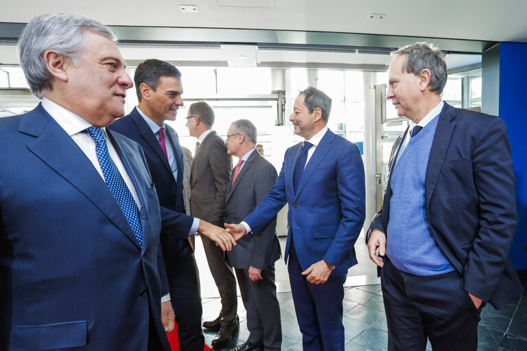 Foto 6: Antonio TAJANI, EP President meets with  Pedro SÁNCHEZ PÉREZ-CASTEJÓN, Spanish Prime Minister- Arrival
