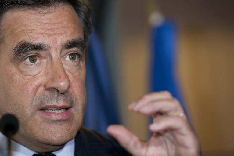 Fotografi 10: French Prime Minister François FILLON visits the EP in Strasbourg