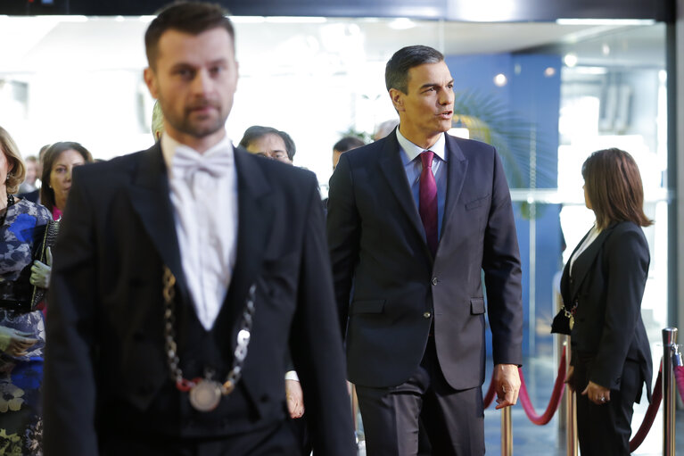 Foto 17: Antonio TAJANI, EP President meets with  Pedro SÁNCHEZ PÉREZ-CASTEJÓN, Spanish Prime Minister- Arrival