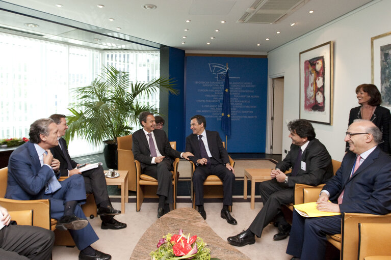 Fotografi 18: French Prime Minister François FILLON visits the EP in Strasbourg