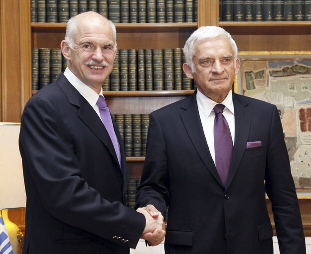 Valokuva 16: Jerzy BUZEK pays an official visit to Greece