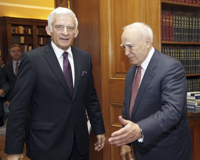 Valokuva 6: Jerzy BUZEK pays an official visit to Greece