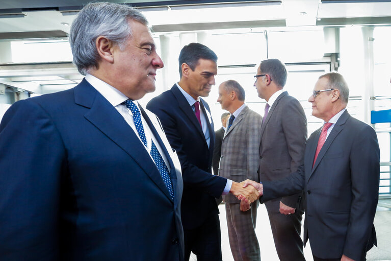 Foto 7: Antonio TAJANI, EP President meets with  Pedro SÁNCHEZ PÉREZ-CASTEJÓN, Spanish Prime Minister- Arrival
