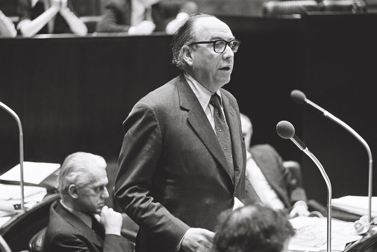 Photo 9 : Plenary session in Luxembourg on March 1977