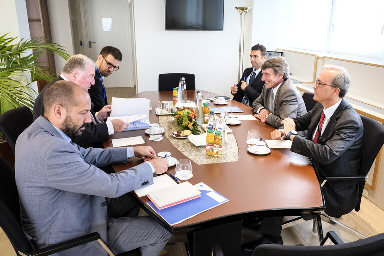 Valokuva 1: David SASSOLI - EP President meets with Karl Heinz LAMBERTZ - President of the Committee of the Regions at the EP in Brussels