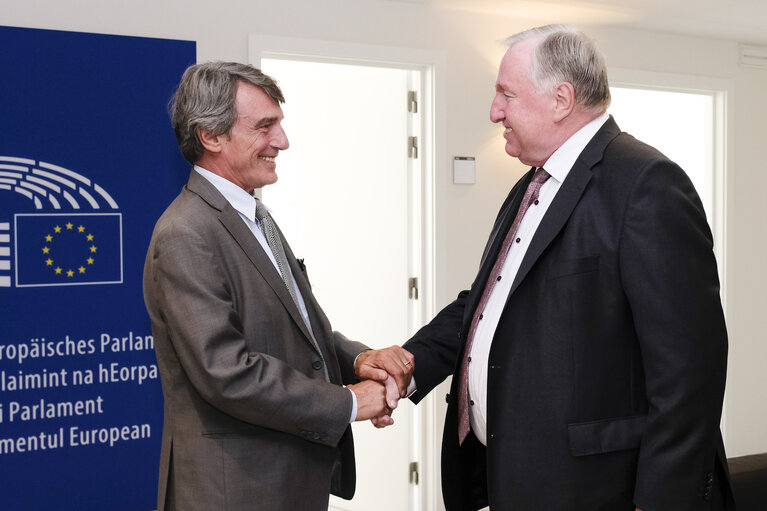 Valokuva 8: David SASSOLI - EP President meets with Karl Heinz LAMBERTZ - President of the Committee of the Regions at the EP in Brussels