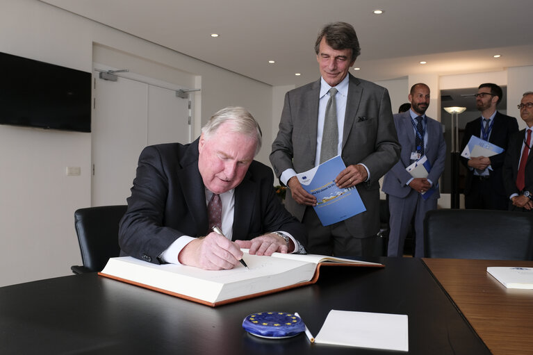 Foto 5: David SASSOLI - EP President meets with Karl Heinz LAMBERTZ - President of the Committee of the Regions at the EP in Brussels