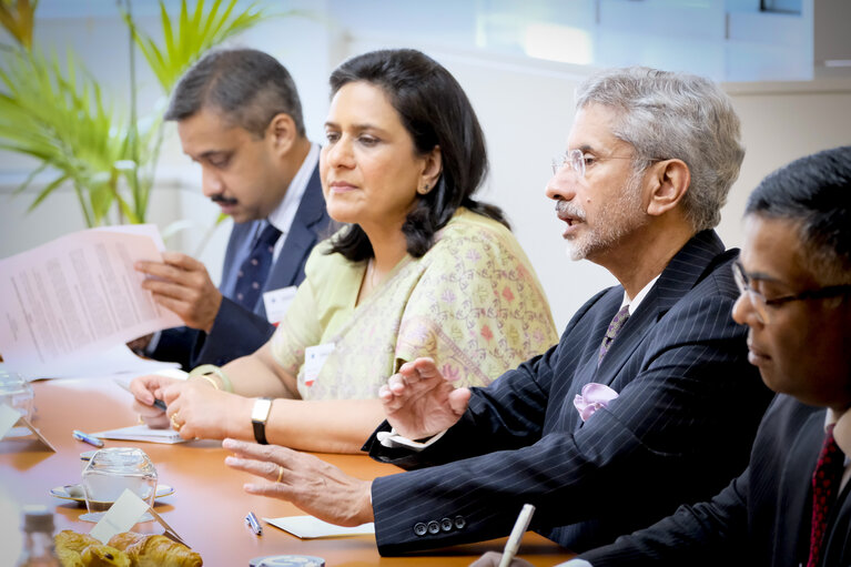 Fotografija 1: David SASSOLI - EP President meets with Subrahmanyam JAISHANKAR - Indian Minister for Foreign affairs