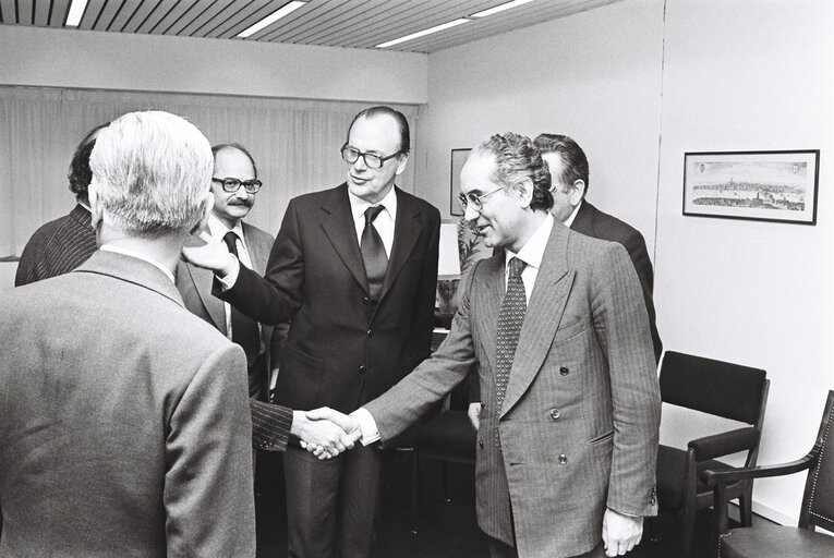 Emilio COLOMBO meets with a Greek delegation in Strasbourg