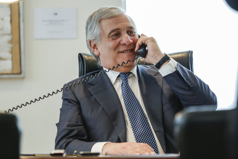 Valokuva 5: Antonio TAJANI, EP President has a phonecall with the Prime Minister of Pakistan