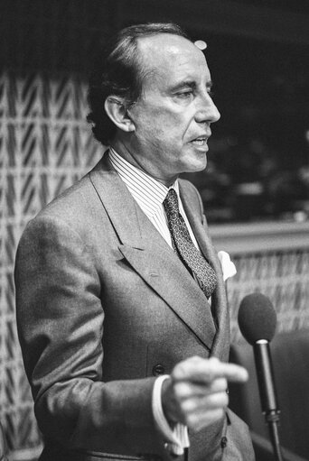 Fotografie 10: Portrait of MEP Jose Maria RUIZ MATEOS during the plenary session at the EP in Strasbourg