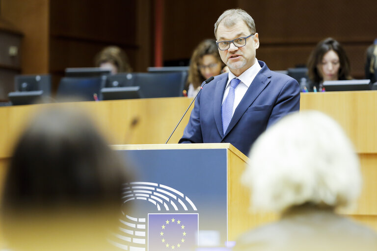 Foto 10: Plenary session - Debate with Juha SIPILÄ, Finnish Prime Minister, on the Future of Europe