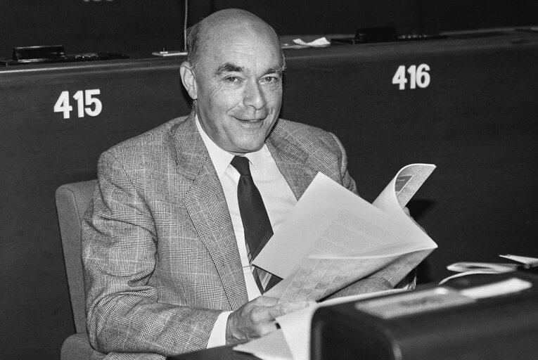 Fotografie 2: Portrait of MEP Fernand HERMAN during the plenary session at th EP in Strasbourg