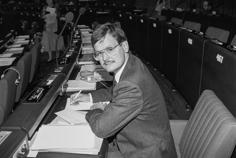 Fotografie 5: Portrait of MEP Gary TITLEY during the plenary session at the EP in Strasbourg