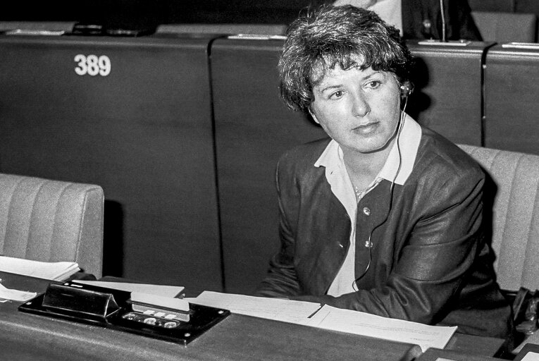 Fotografie 14: Portrait of MEP Leyla ONUR during the plenary session at the EP in Strasbourg